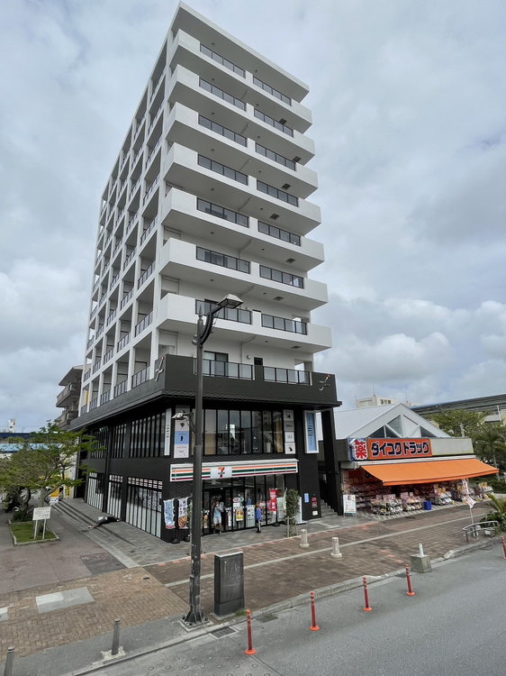 ラヴィシェール小禄駅前